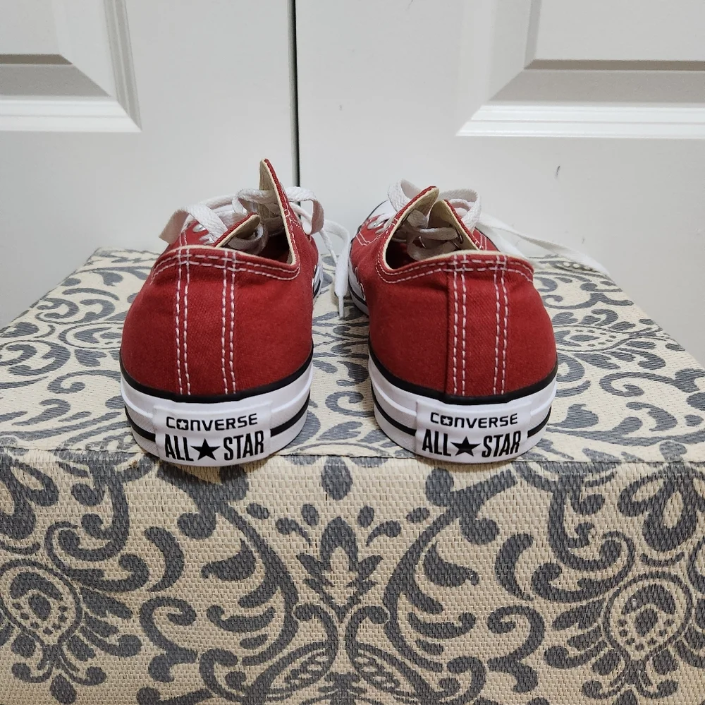 Converse Red Low Rise Sneakers in CHERRY RED size 8M - Picture 2 of 6